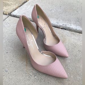 Ladies heals size 8 good condition.